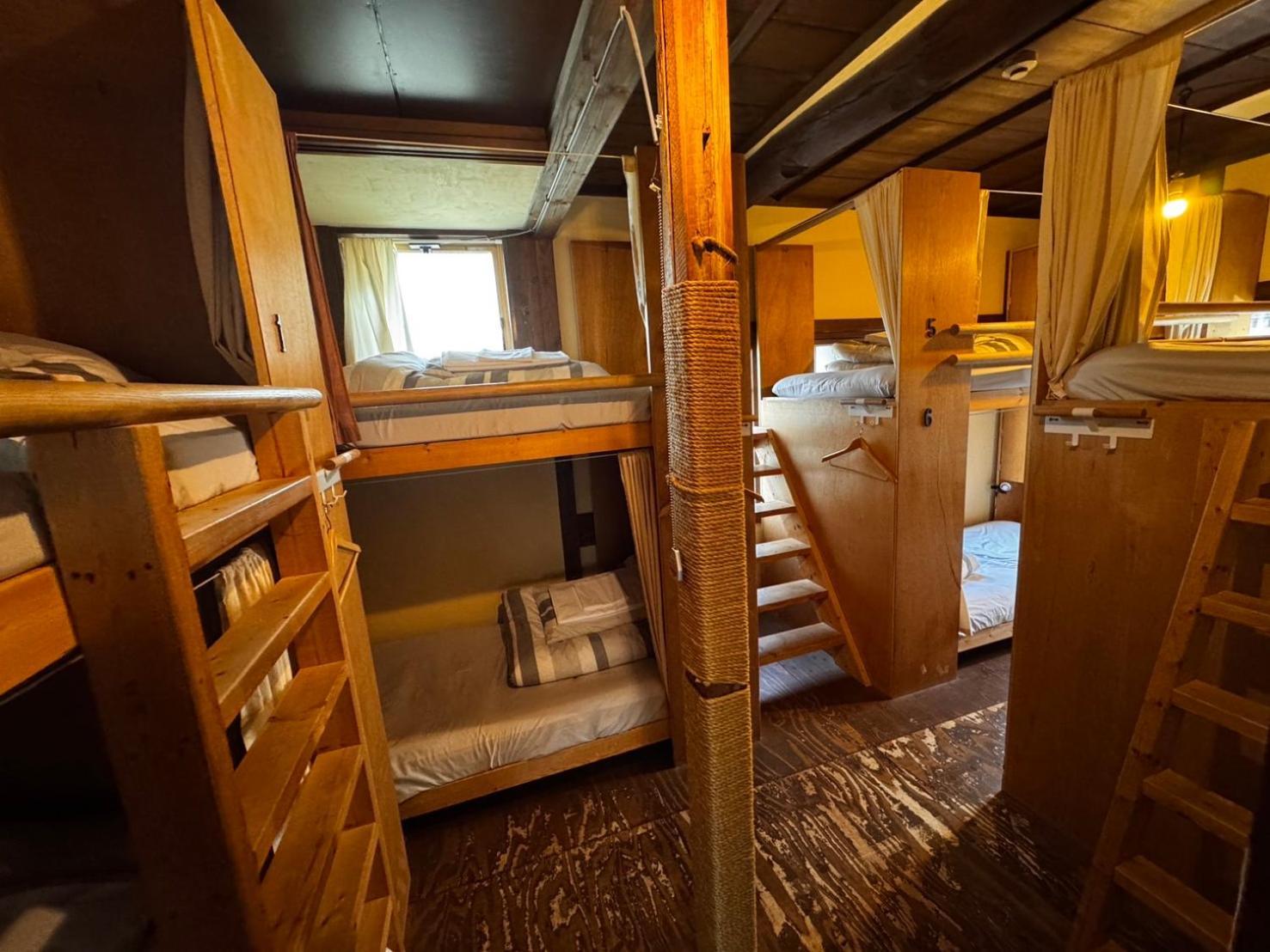 Roku Hostel Hiroshima Eksteriør billede