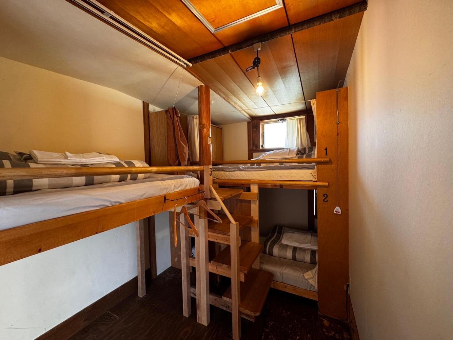 Roku Hostel Hiroshima Eksteriør billede
