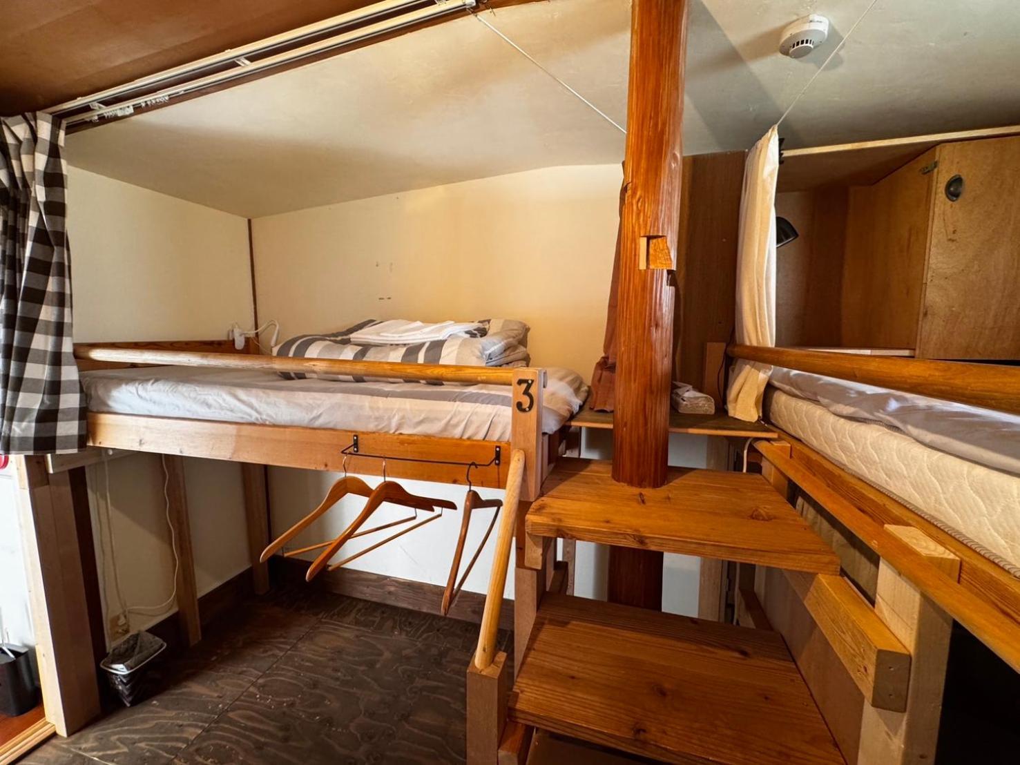 Roku Hostel Hiroshima Eksteriør billede